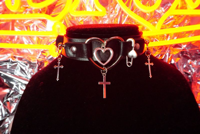 “CRUCIFIX CRUSH” Choker