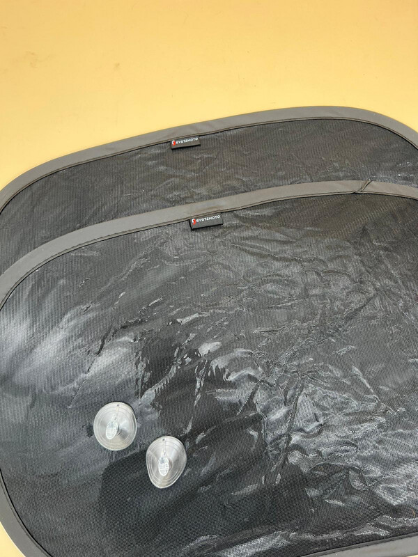 Systemoto Auto-Sonnenschutzvisiere für Babys und Kinder, selbstklebend, extra dunkel und zertifizierter UV-Schutz, 2er-Set schwarz extra dunkel Systemoto Auto-Sonnenschutzvisiere für Babys und Kinder, selbstklebend, extra dunkel und zertifizierter UV-Schutz, 2er-Set schwarz extra dunkel