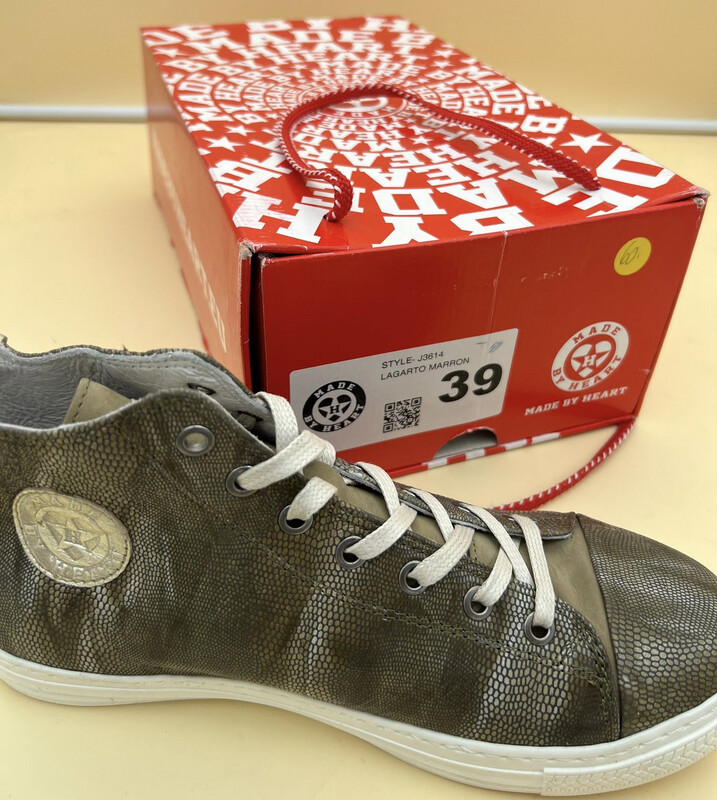 Schuhe Marke Made By Heart Modell Lagarto Marron Größe 39 Schuhe Marke Made By Heart Modell Lagarto Marron Größe 39