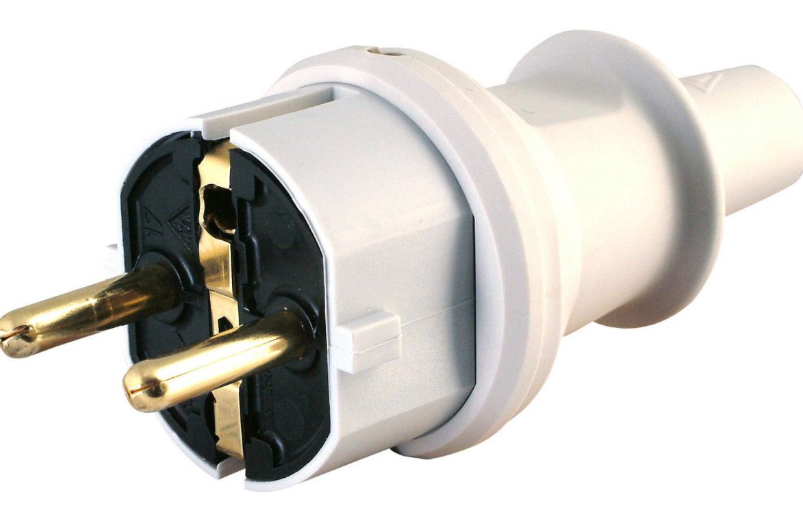 Schutzkontakt-Stecker, Einsatz: Polyamid/Kappe: PVC, bruchfest, 2 Schutzkontaktsysteme und Knickschutz, für Kabel bis 3×1,5mm², Farbe: grau