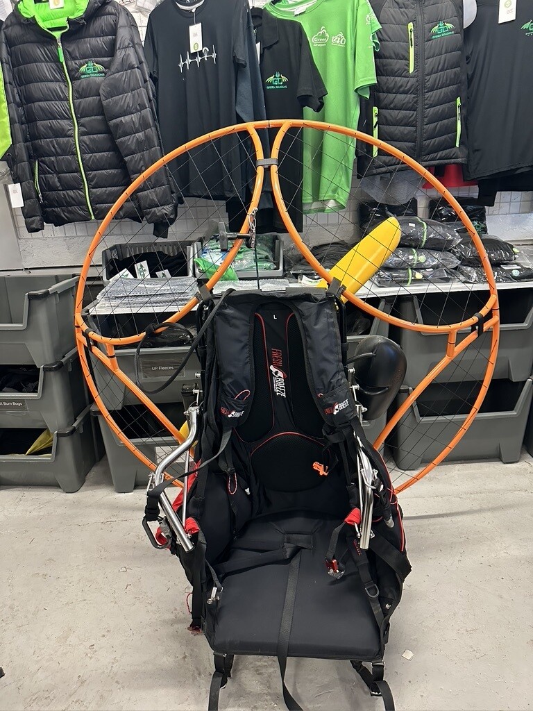 Paramotor Fresh Breeze with Gin Yeti 45 emergency Parachute