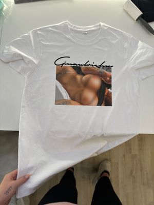 T-Shirt Boobs