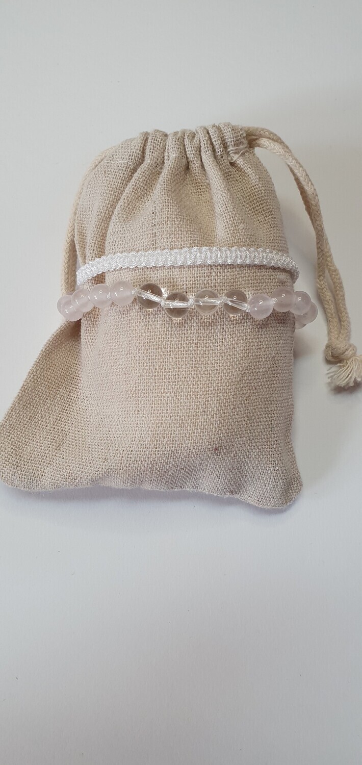 Edelsteinarmband aus Rosenquarz und Bergkristall Edelsteinarmband aus Rosenquarz und Bergkristall