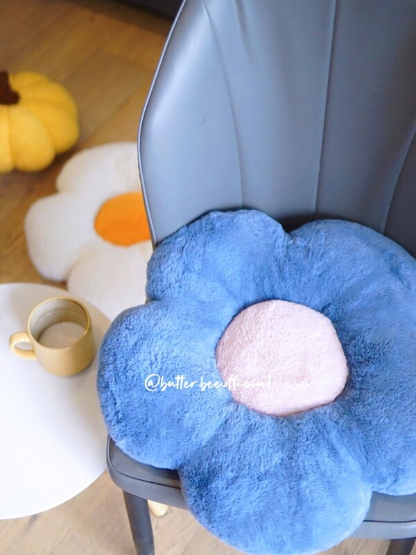 Aesthetic Flower Pillow - Blue