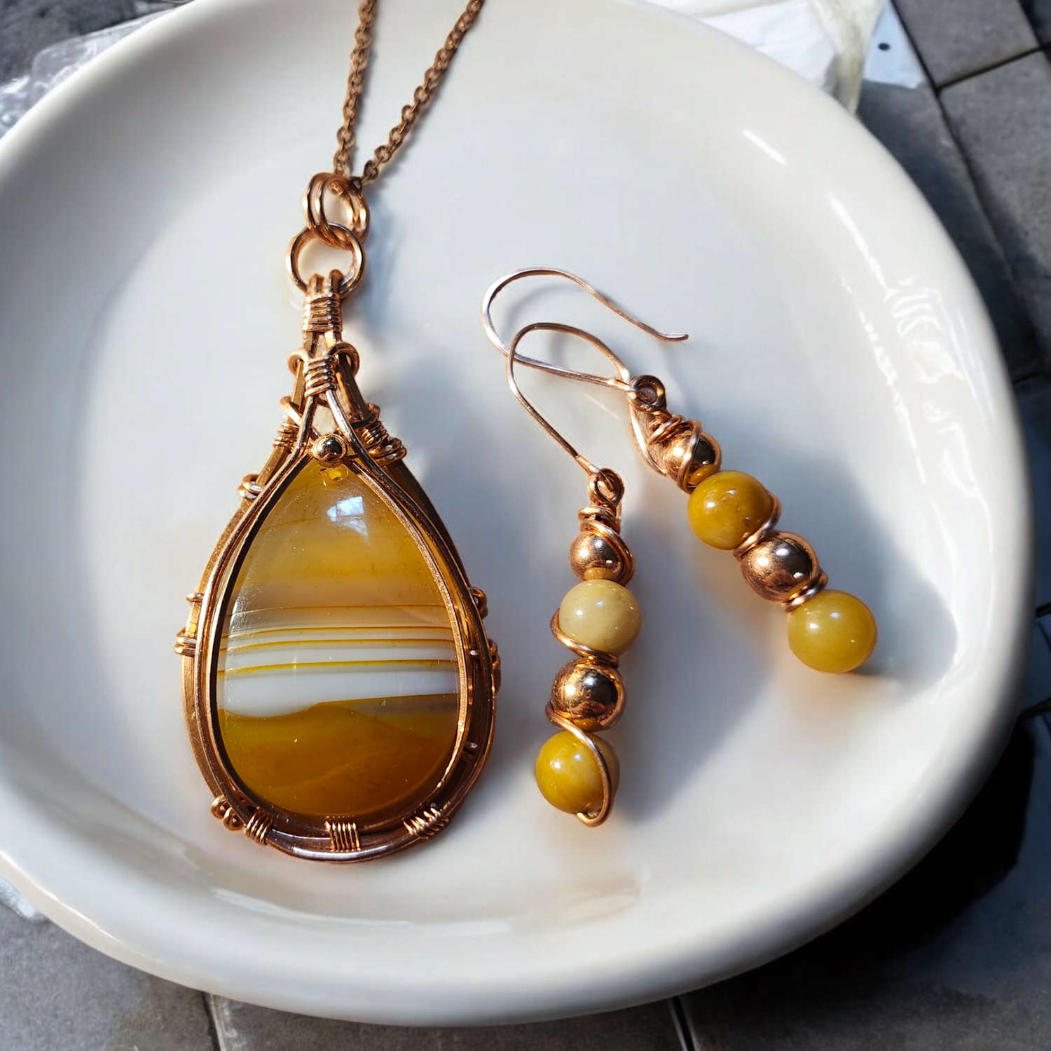 Golden Banded Agate (Butterscotch Jade)