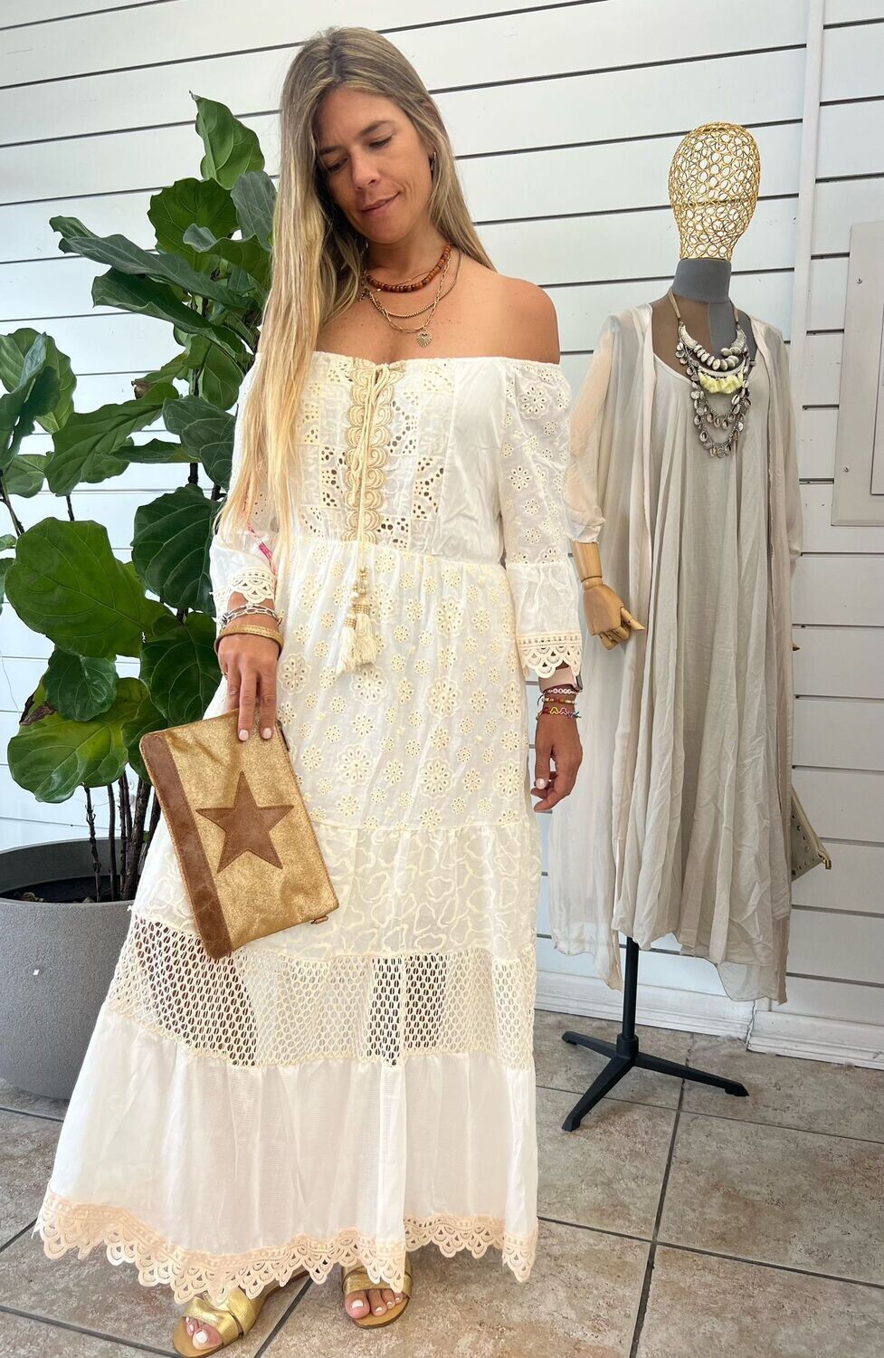 Long Dress off the shoulder with multiple embroidery