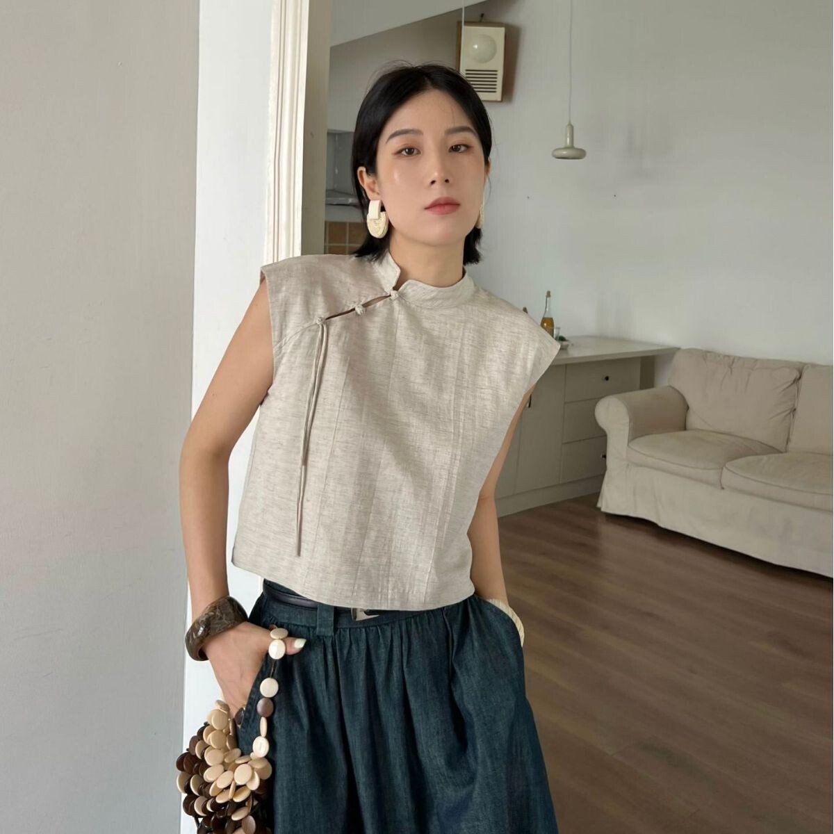 Chinese Style Round Collar Sleeveless Top