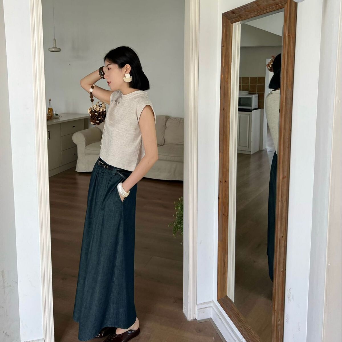 Chinese Style Round Collar Sleeveless Top