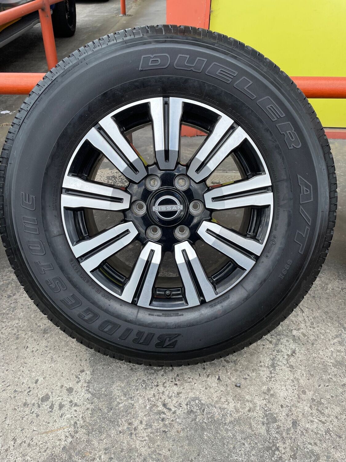*TAKE OFF* 18" PACKAGE - NISSAN (OEM) PATROL Y65 + BRIDGESTONE DUELER AT 693II
