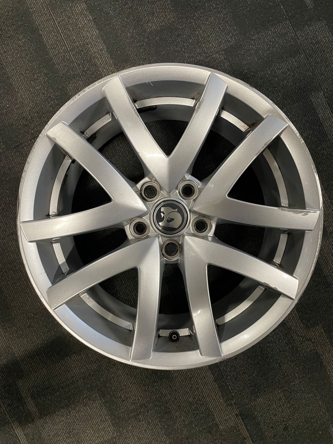 *RECONDITIONED* GENUINE 19" HSV VE CLUBSPORT R8 PCD: 5/120 ET48 [SET 4]