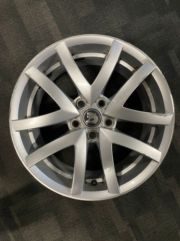 *RECONDITIONED* GENUINE 19" HSV VE CLUBSPORT R8 PCD: 5/120 ET48 [SET 4]