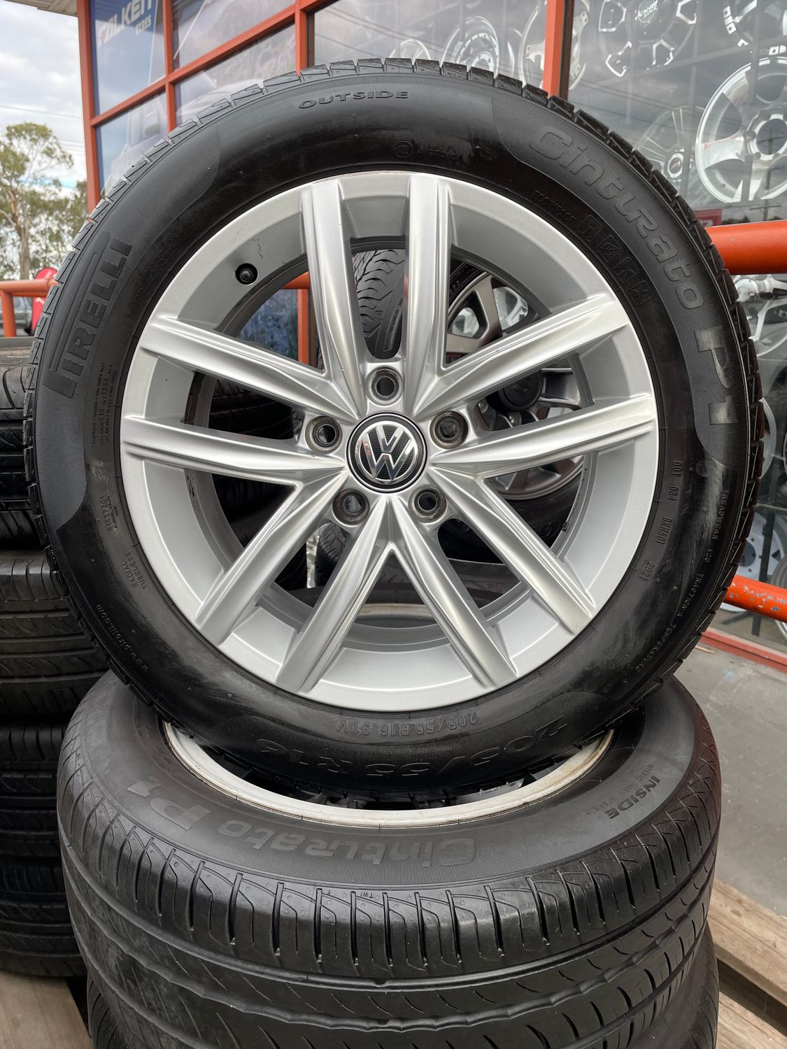 *USED PACKAGE* 16X6.5" GENUINE OEM VW GOLF WHEELS FITTED WITH PIRELLI TYRES