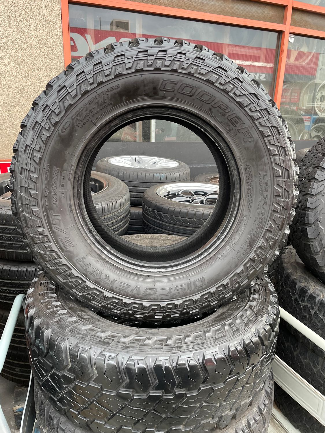 *USED* SET OF 4 COOPER DISCOVERER S/T MAXX 265/70R17 TYRES