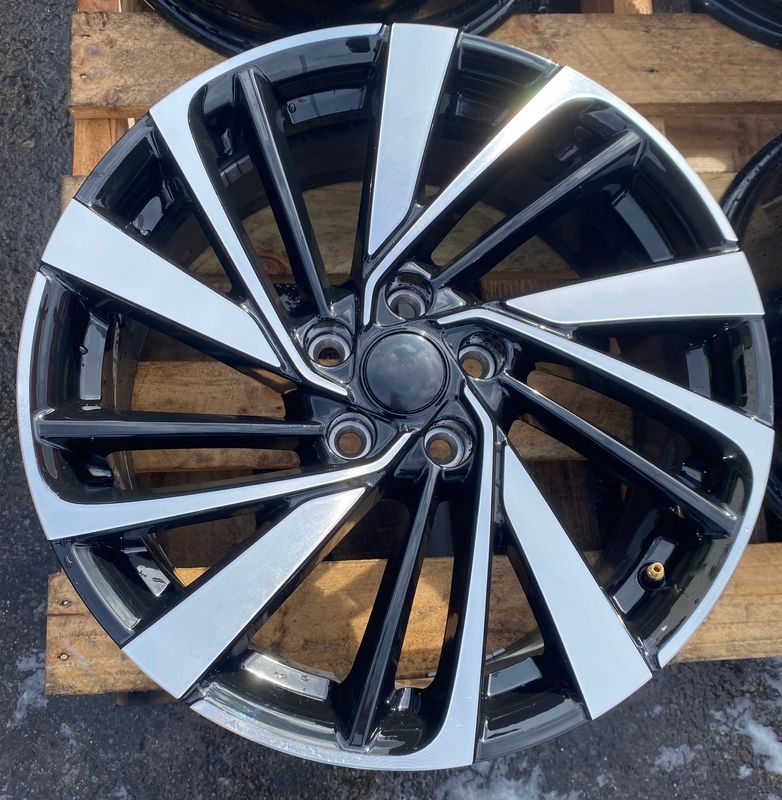MG OEM *TAKE OFF* - 18x7 - BLACK/MACHINED WHEELS PCD: 5/112 ET: 38P -  PRICE IS PER WHEEL - EXCELLENT CONDITION