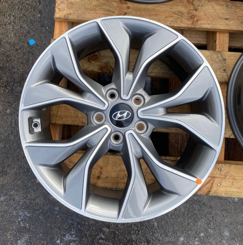 HYUNDAI OEM *TAKE OFF* - SPLIT 5-SPOKE 18x7.5 - GUN METAL/MACHINED WHEELS PCD: 5/114.3 ET: 53P -  PRICE IS PER WHEEL - VERY GOOD CONDITION