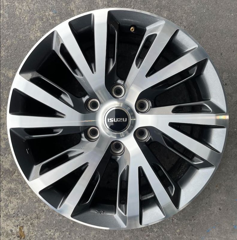 ISUZU D-MAX  OEM *TAKE OFF* - 18x7.5 - GUNMETAL / MACHINED WHEEL PCD: 6/139.7 ET: 33P -  SINGLE WHEEL ONLY - EXCELLENT CONDITION