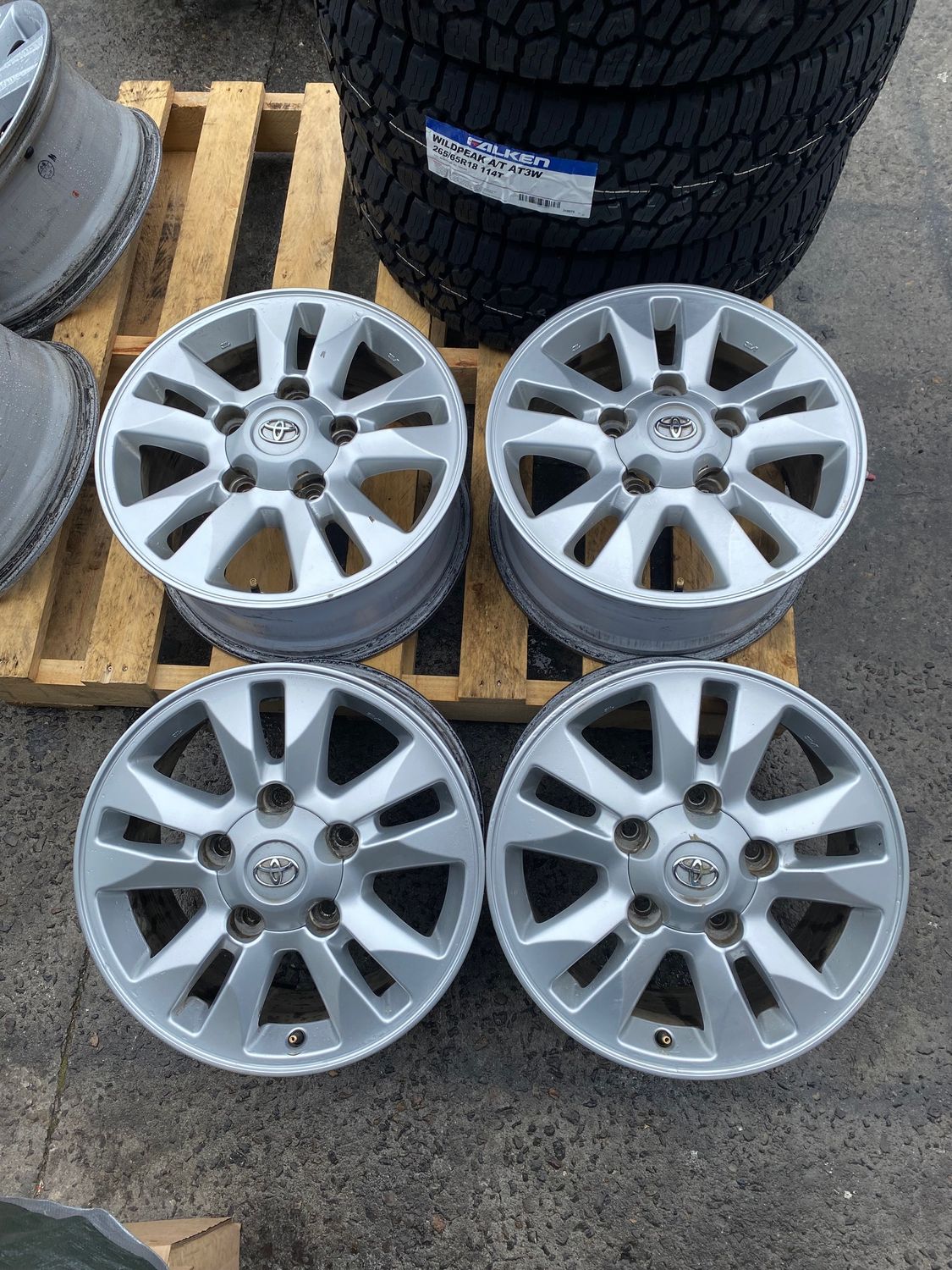 *USED* SET 4 TOYOTA OEM LANDCRUISER GXL 200 SERIES WHEELS - 17X8 - SILVER PCD: 5/150 60P