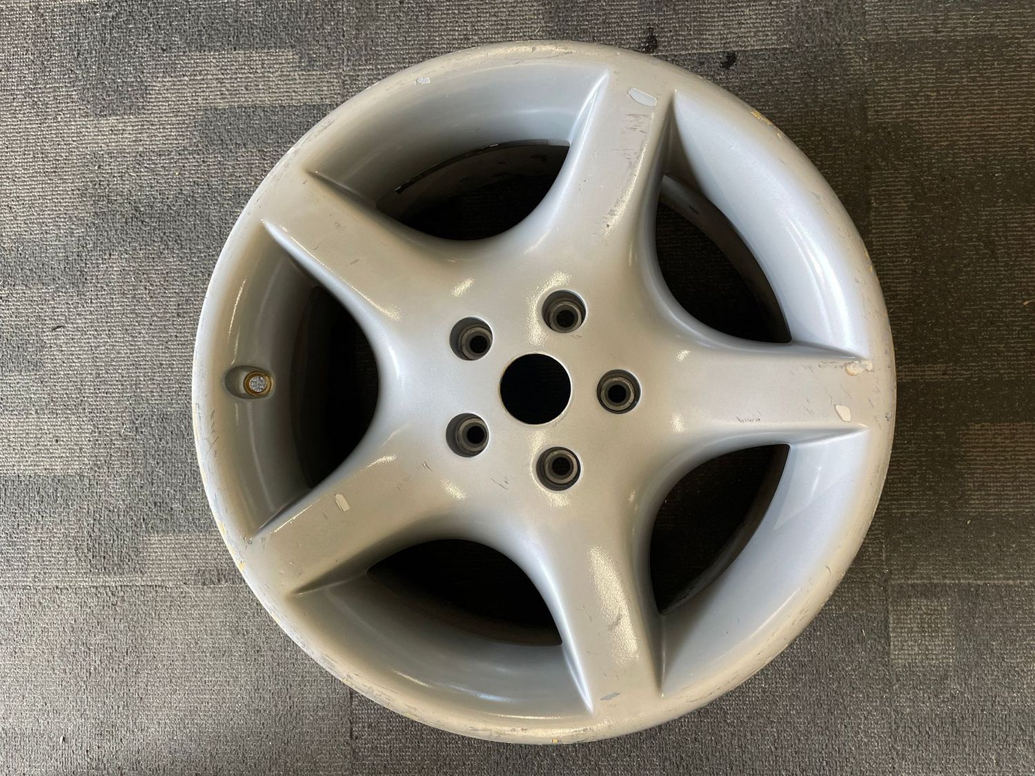 17x8 USED GENUINE HSV VR CLUBSPORT 5 SPOKE SILVER ALLOY WHEEL - SINGLE WHEEL ONLY