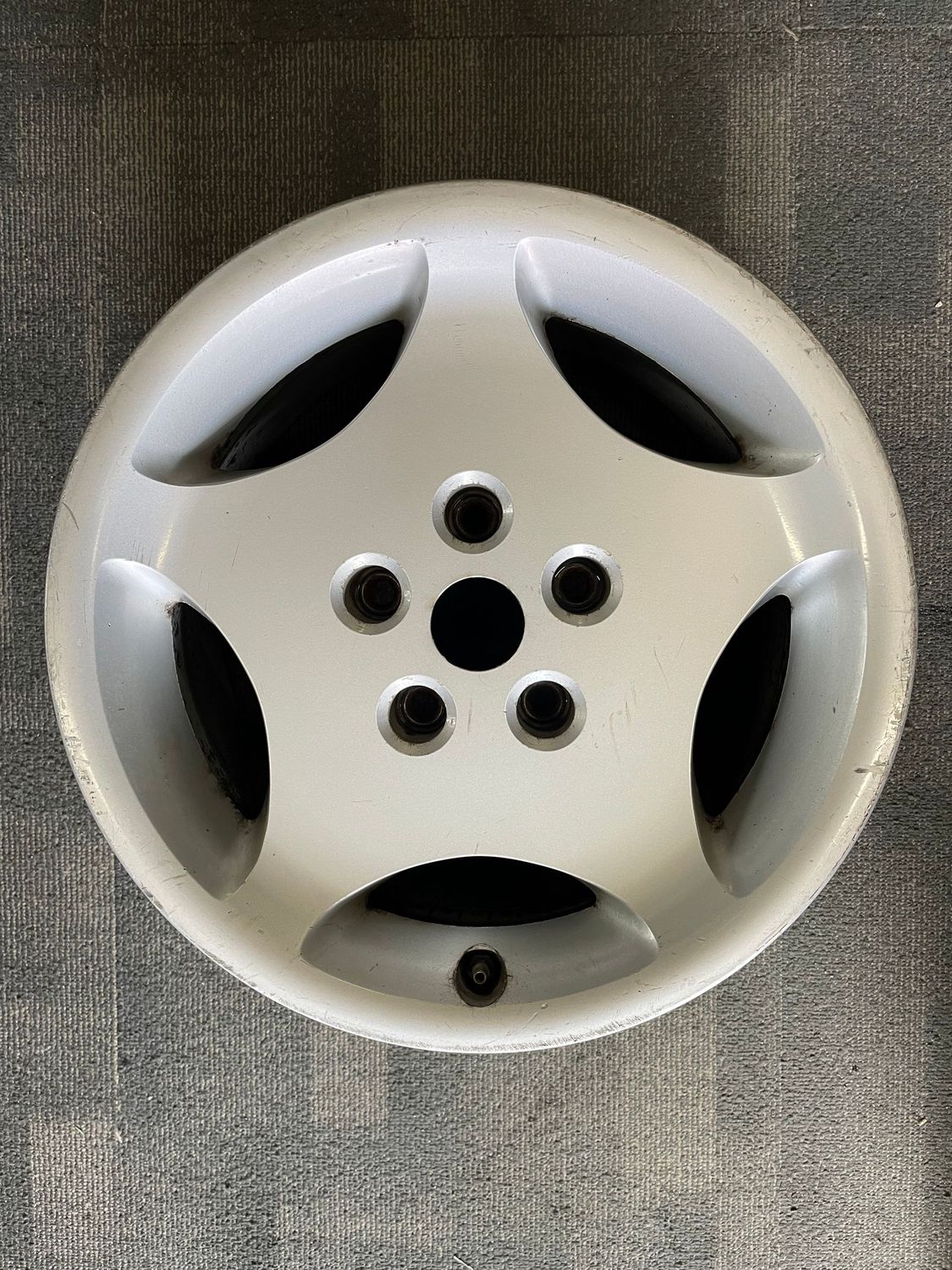 16x8 USED GENUINE HSV VN SV500 SILVER ALLOY WHEEL - SINGLE WHEEL ONLY