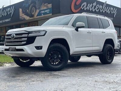 TOYOTA LANDCRUISER 300