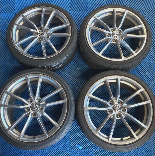 *USED* SET OF 4 GENUINE VW PRETORIA GOLF 7R WHEELS 19x8 *USED* SET OF 4 GENUINE VW PRETORIA GOLF 7R WHEELS 19x8" PCD: 5/112 ET: 50P - SILVER