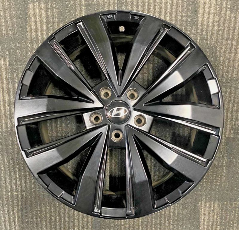 "USED" 18x7.5" SINGLE HYUNDAI SPLIT 5-SPOKE WHEEL GUNMETAL GREY PCD: 5/114.3 ET: 53P