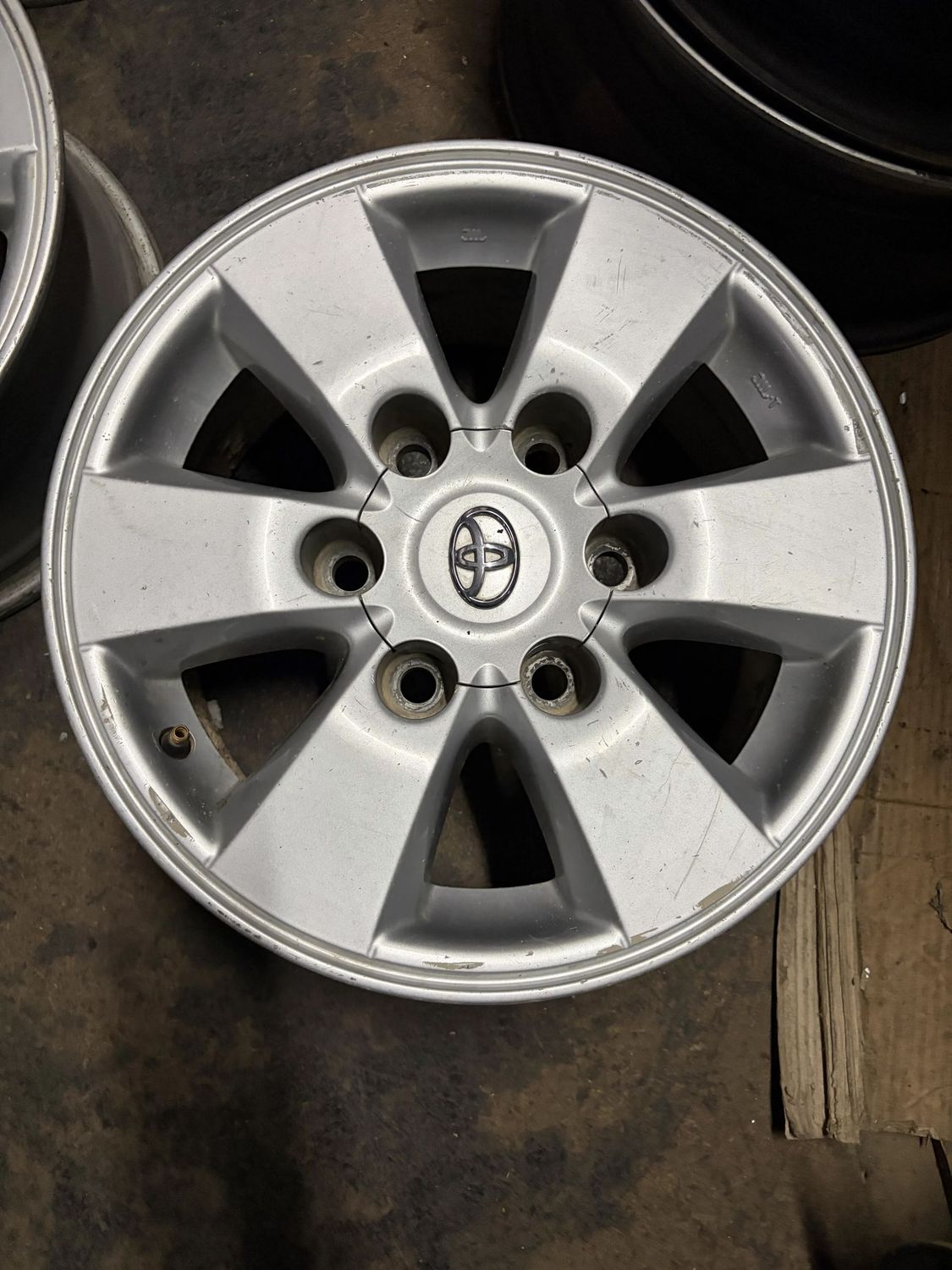 *USED* 15x7 *USED* 15x7" SET OF 4 - TOYOTA HILUX/HIACE SR5 WHEELS PCD: 6x139.7 ET: 30P