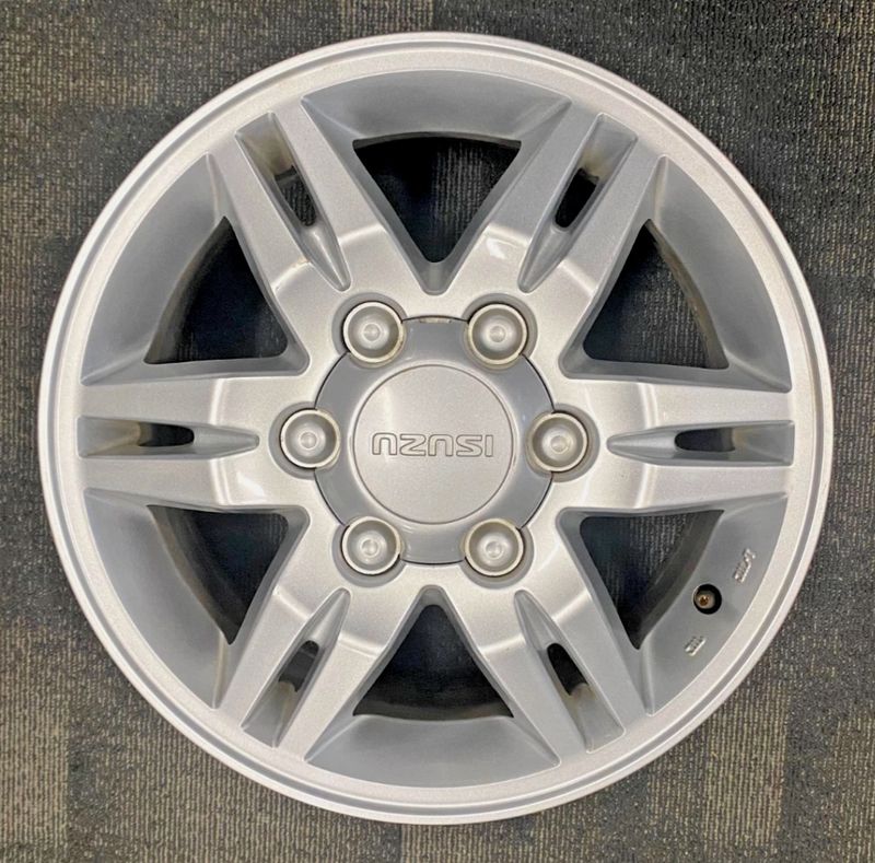 *USED* 16x7 *USED* 16x7" SET OF 4 OEM ISUZU SILVER ALLOY WHEELS SUIT D-MAX PCD: 6/139.7 ET: 33P