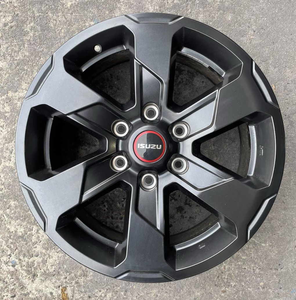 ISUZU D-MAX OEM *TAKE OFF* - 18x7.5 - BLACK WHEEL PCD: 6/139.7 ET: 33P - SINGLE WHEEL ONLY - EXCELLENT CONDITION ISUZU D-MAX OEM *TAKE OFF* - 18x7.5 - BLACK WHEEL PCD: 6/139.7 ET: 33P - SINGLE WHEEL ONLY - EXCELLENT CONDITION