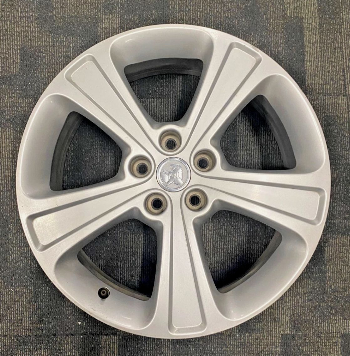 *USED* 19X7'' HOLDEN CAPTIVA OEM FACTORY ALLOY SILVER WHEEL PCD: 5X115 ET: 45P - SINGLE WHEEL ONLY