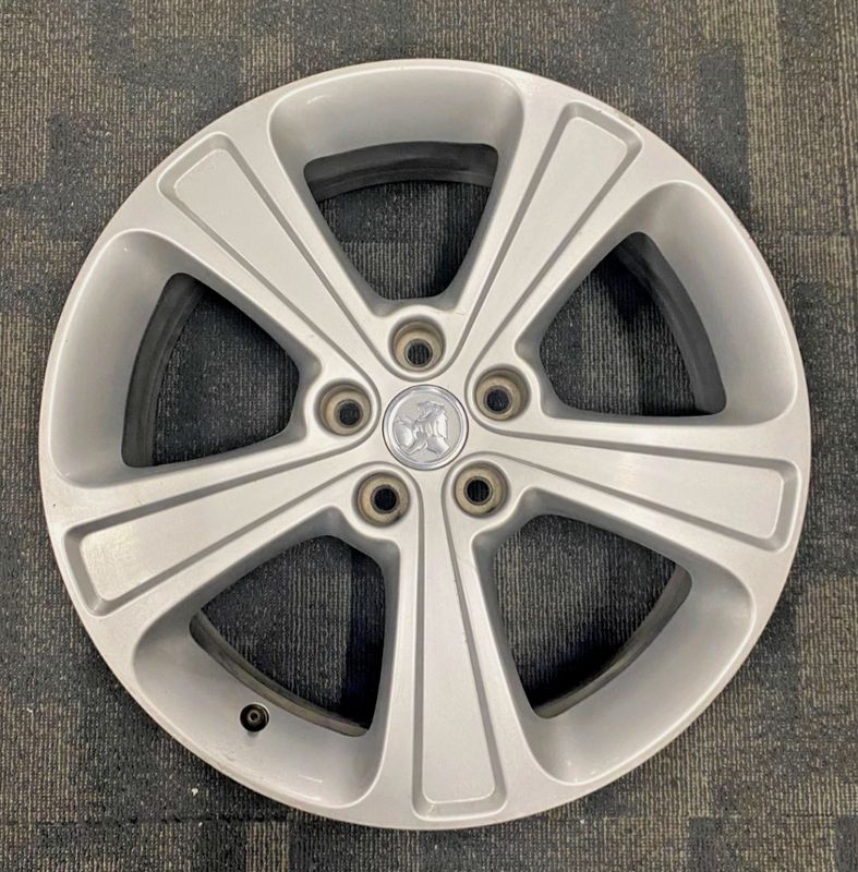 *USED* 19X7'' HOLDEN CAPTIVA OEM FACTORY ALLOY SILVER WHEEL PCD: 5X115 ET: 45P - SINGLE WHEEL ONLY *USED* 19X7'' HOLDEN CAPTIVA OEM FACTORY ALLOY SILVER WHEEL PCD: 5X115 ET: 45P - SINGLE WHEEL ONLY
