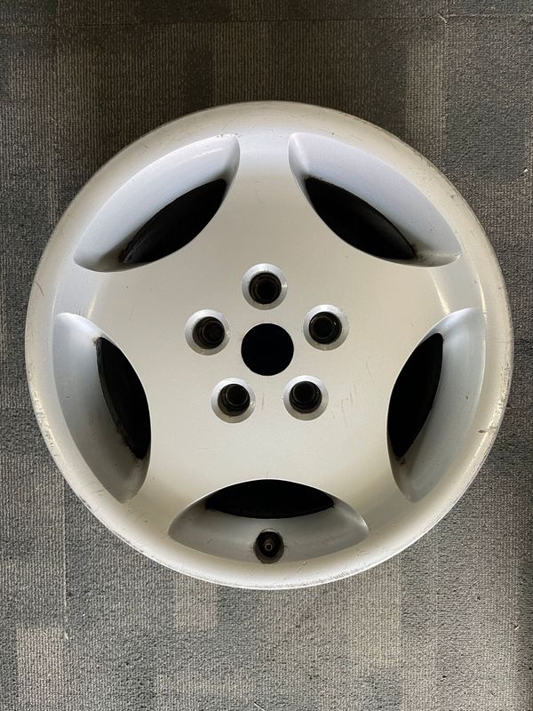 16x8 USED GENUINE HSV VN SV5000 SILVER ALLOY WHEEL - SINGLE WHEEL ONLY 16x8 USED GENUINE HSV VN SV5000 SILVER ALLOY WHEEL - SINGLE WHEEL ONLY