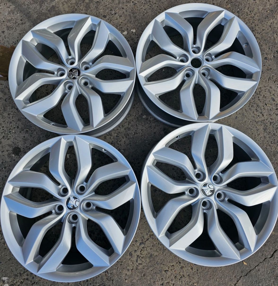 *RECONDITIONED* SET OF 4 x GENUINE 20" HSV VE INFLEXION SILVER PCD: 5/120 ET48
