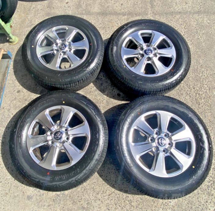 *AS NEW TAKE OFF* SET OF 4 TOYOTA 300 SERIES SAHARA LANDCRUISER WHEELS & TYRES - 18x7.5 PCD: 6/139.7 ET: 60P