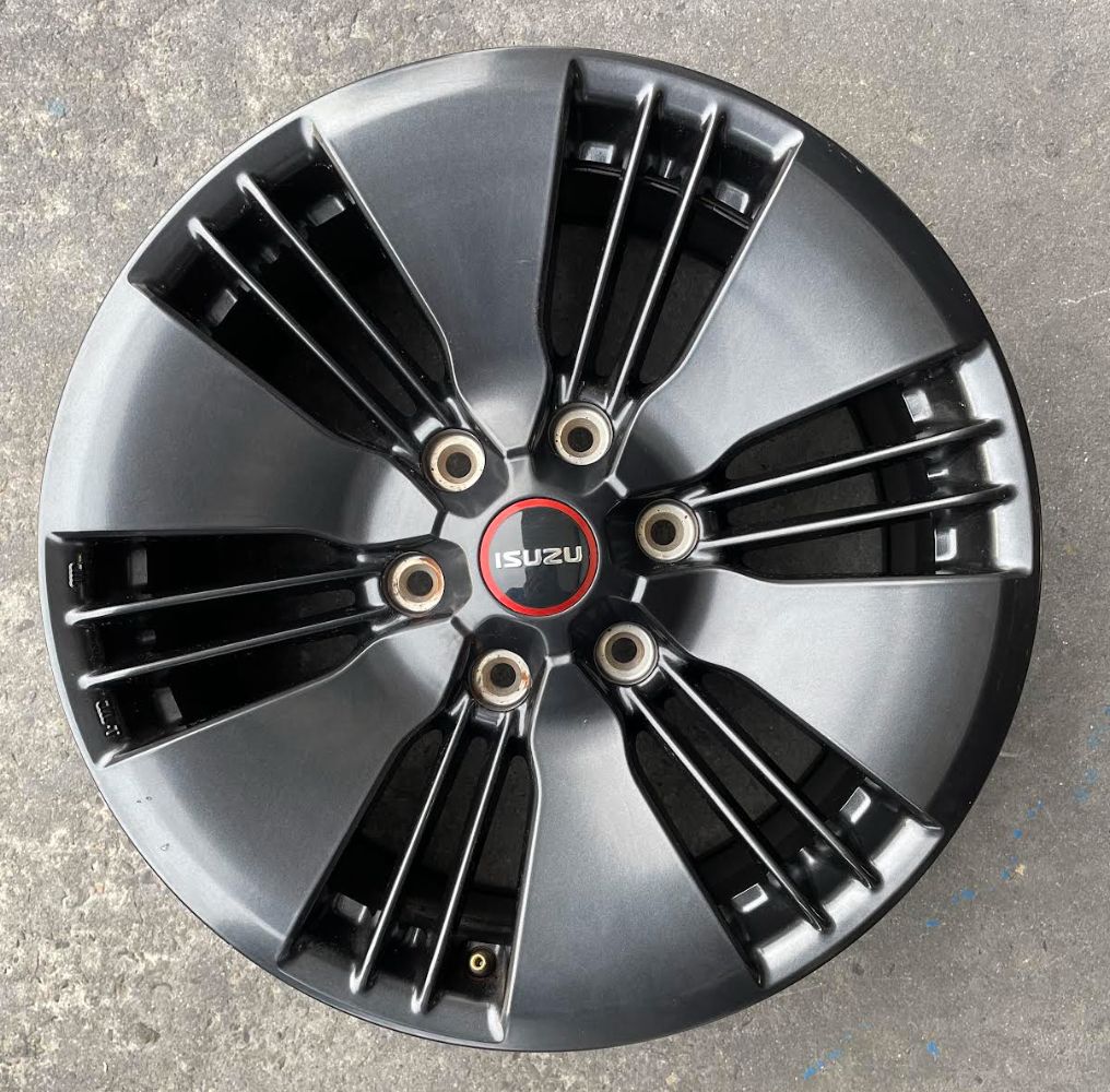SET OF 4 - ISUZU D-MAX/MU-X 2022 OEM *TAKE OFF* - 18x7.5 - BLACK WHEEL PCD: 6/139.7 ET: 33P - EXCELLENT CONDITION SET OF 4 - ISUZU D-MAX/MU-X 2022 OEM *TAKE OFF* - 18x7.5 - BLACK WHEEL PCD: 6/139.7 ET: 33P - EXCELLENT CONDITION