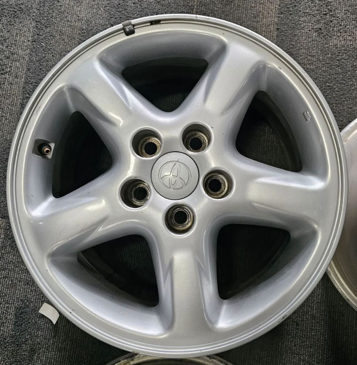 *USED* SINGLE TOYOTA RAV 4 (2001-3) WHEEL 16x7" SILVER - PCD: 5x114.3 ET: 40P