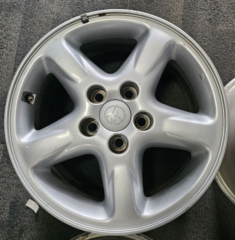 *USED* SINGLE TOYOTA RAV 4 (2001-3) WHEEL 16x7" SILVER - PCD: 5x114.3 ET: 40P