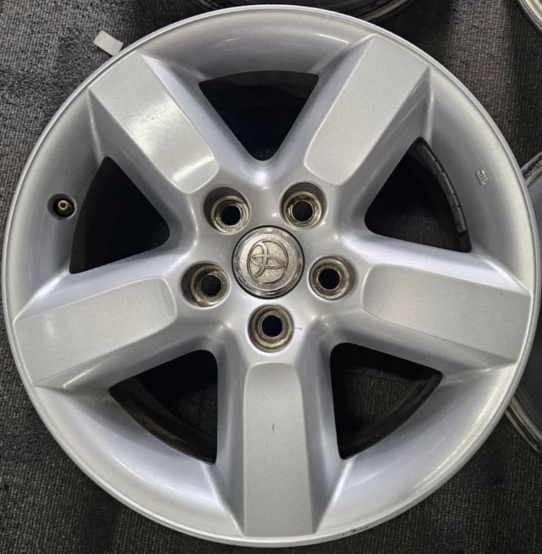 *USED* SINGLE TOYOTA RAV 4 (2004-5) WHEEL 16x7" SILVER - PCD: 5x114.3 ET: 40P