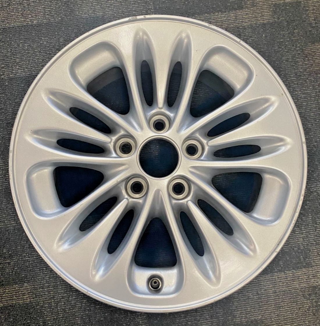 *USED* SINGLE GENUINE FORD AU XR FALCON WHEEL - 16x7" 5x114.3 ET: 36.5P