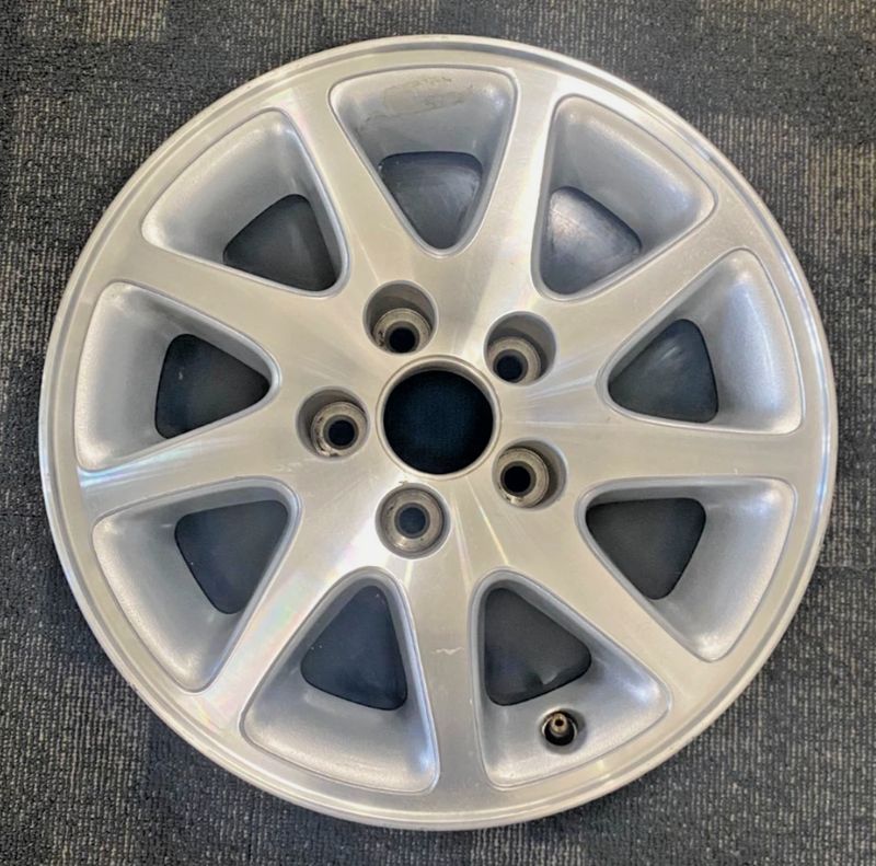 *USED* SINGLE GENUINE FORD EF II FAIRMONT GHIA - 15x6.5" 5x114.3 SILVER