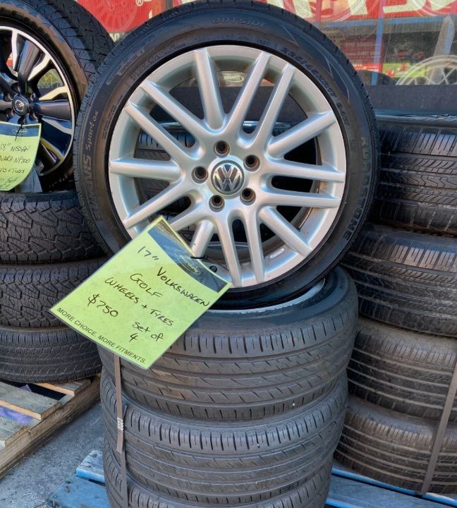 *USED* SET OF 4 GENUINE VW GOLF WHEELS WITH 17X7.5 *USED* SET OF 4 GENUINE VW GOLF WHEELS WITH 17X7.5" 5X112 ET: 49P SILVER - GOOD CONDITION