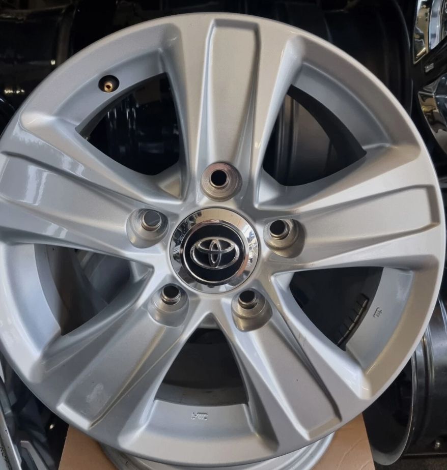 17 17" LANDCRUISER 200 SERIES WHEELS GENUINE Toyota