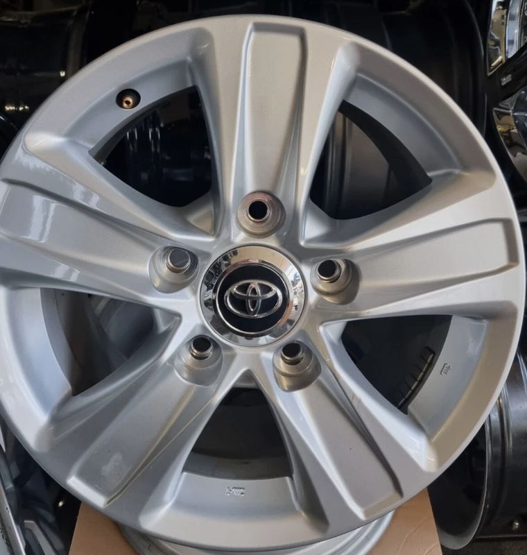 17" LANDCRUISER 200 SERIES WHEELS GENUINE Toyota