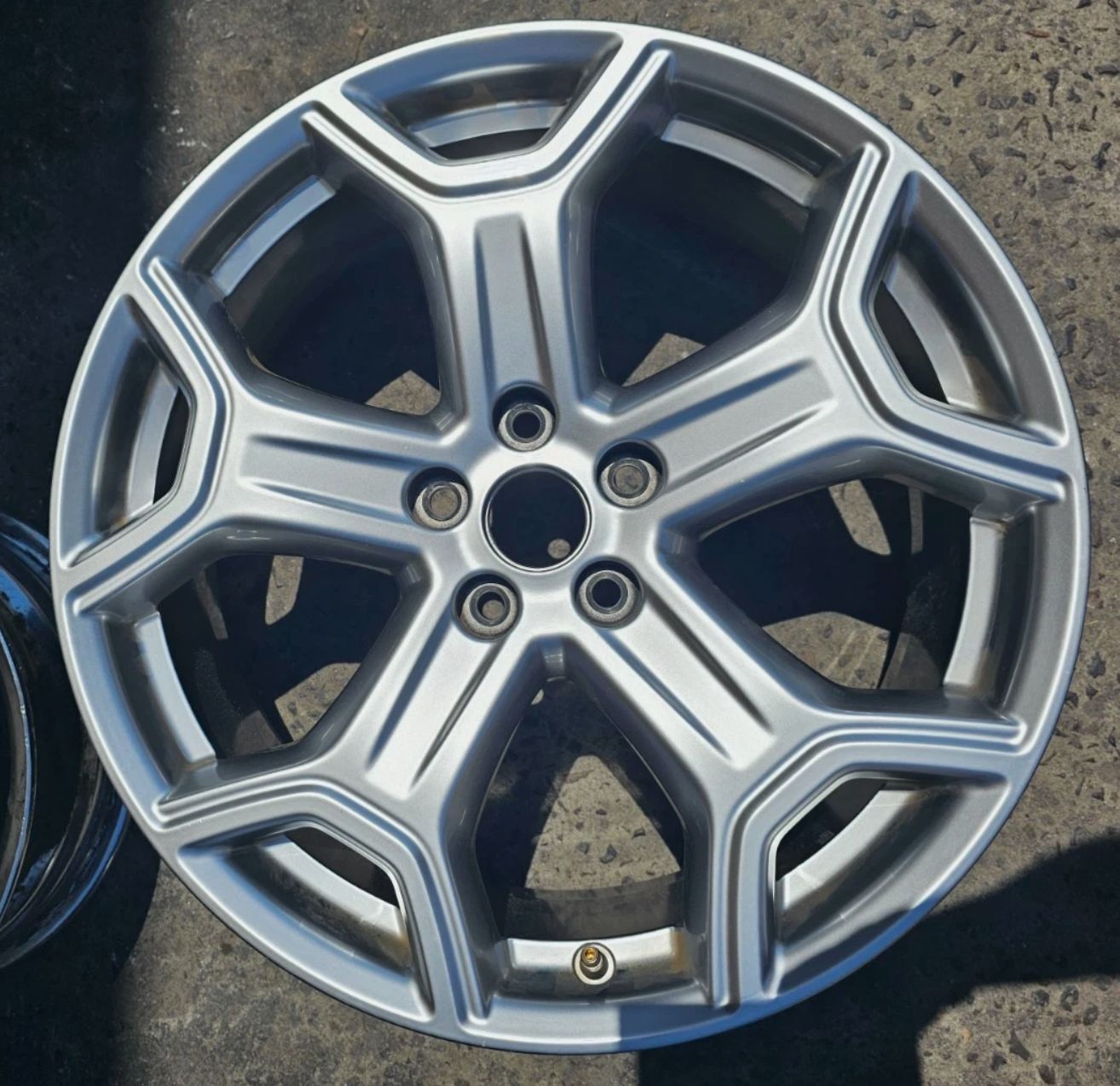 19 19" FORD ESCAPE OEM WHEEL 19x8 PCD: 5x108 ET: 52.5P SOLD AS SINGLE - PRICE IS PER WHEEL