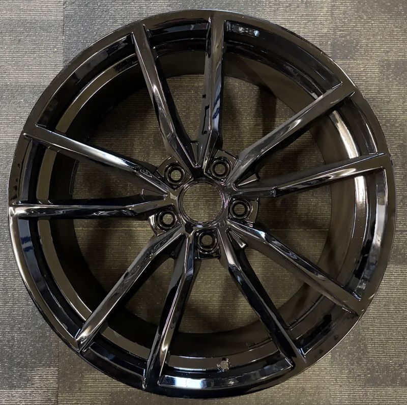 *USED* GENUINE VW GOLF OEM WHEEL - GLOSS BLACK - 19"x 8" PCD:5x112 ET: 50P