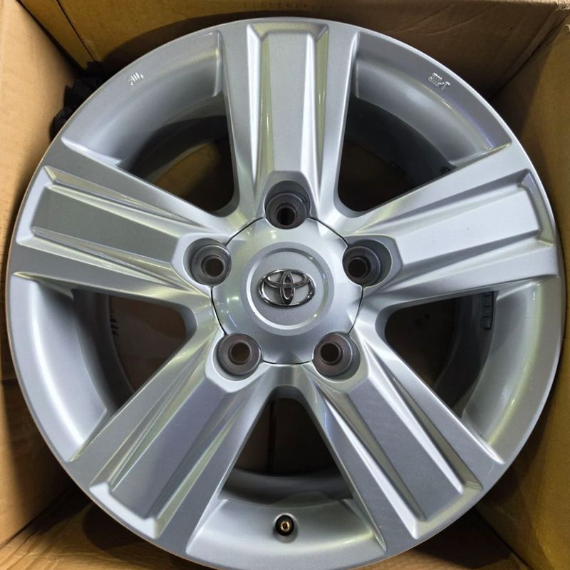 *TRADE IN* SET OF 5 18x8" TOYOTA OEM LANDCRUISER 200 SERIES WHEELS - SILVER PCD: 5/150 60P
