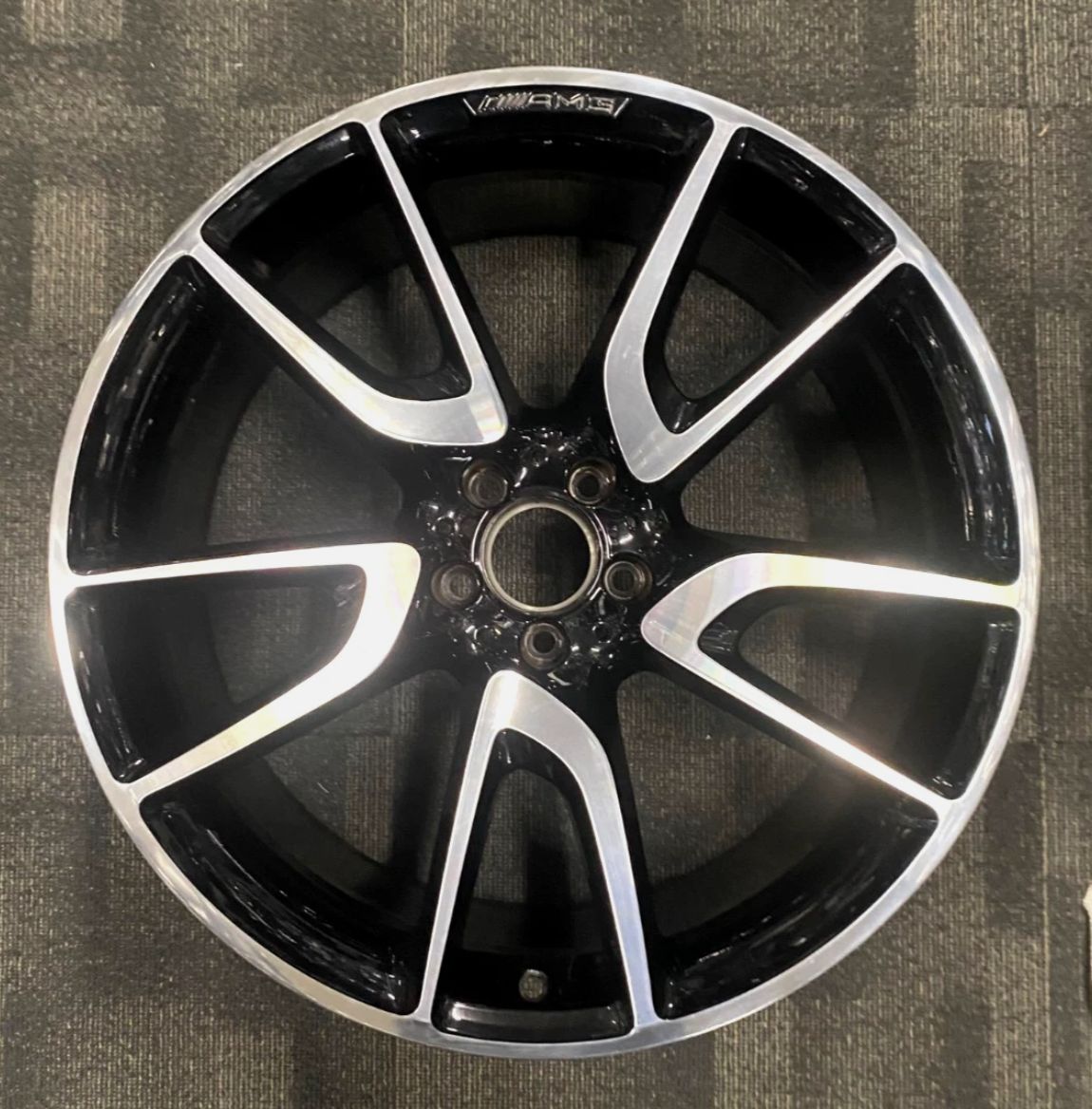*USED* 21X9.5 *USED* 21X9.5" SINGLE GENUINE AMG MERCEDES WHEEL GLOSS BLACK PCD:5X112 ET: 22P