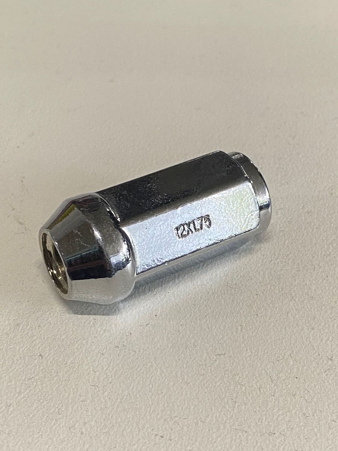 EARLY VOLVO TAPER WHEEL NUTS 12x1.75 CHROME SET OF 20 EARLY VOLVO TAPER WHEEL NUTS 12x1.75 CHROME SET OF 20