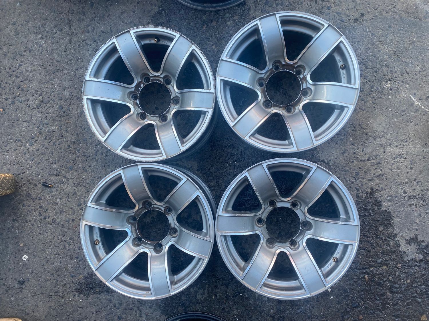 4 USED 15X6 TRAILER ALLOY WHEELS PCD: 6X139.7 ET: 6N CB:108.1 SILVER