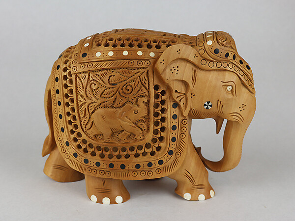 Elephant - carved - 6&quot;